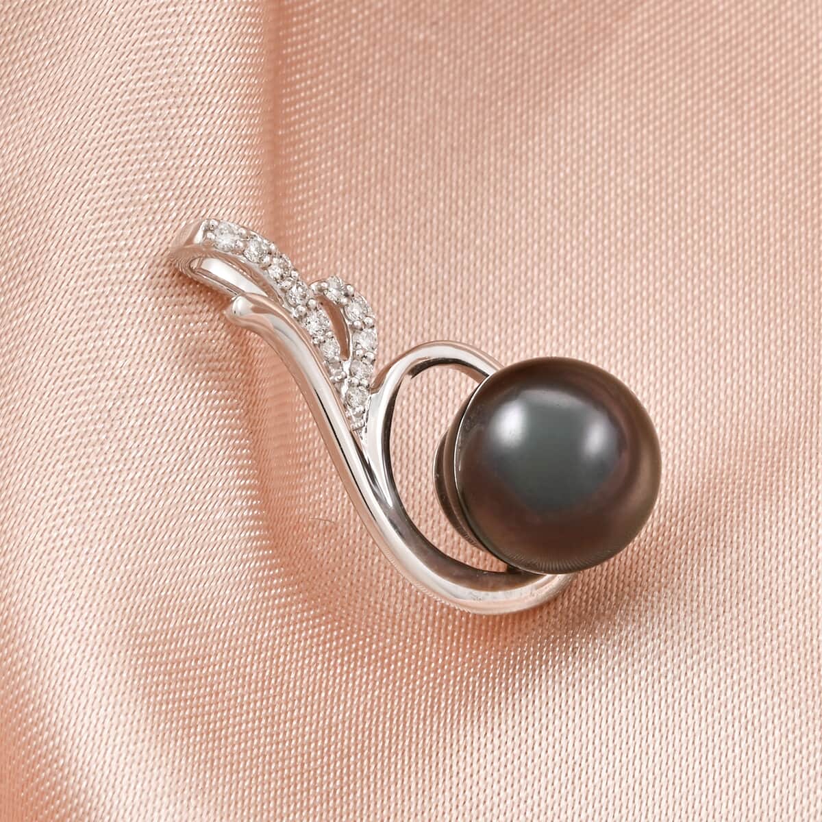 Certified & Appraised Iliana 18K White Gold AAA Tahitian Pearl 8.50-9mm and SI Diamond Pendant 0.08 ctw image number 1