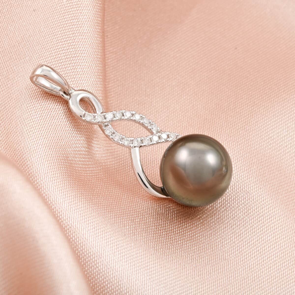 Certified & Appraised Iliana 18K White Gold AAA Tahitian Pearl 9.5-10mm and SI Diamond Pendant 0.14 ctw image number 1