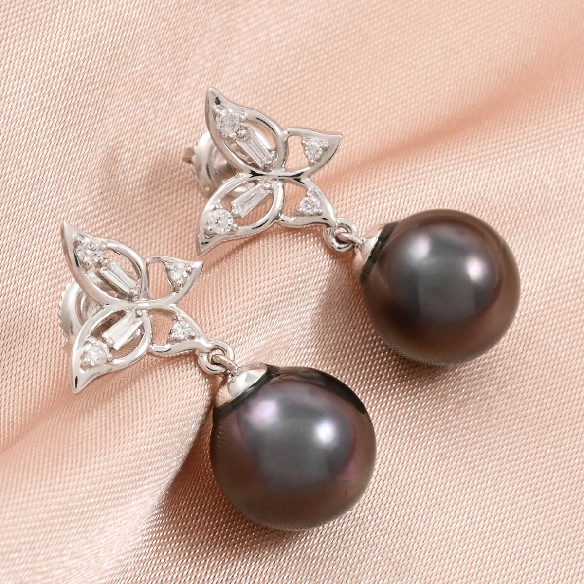 Certified & Appraised Iliana 18K White Gold AAA Tahitian Pearl 10-10.5mm and SI Diamond Earrings 0.18 ctw image number 1