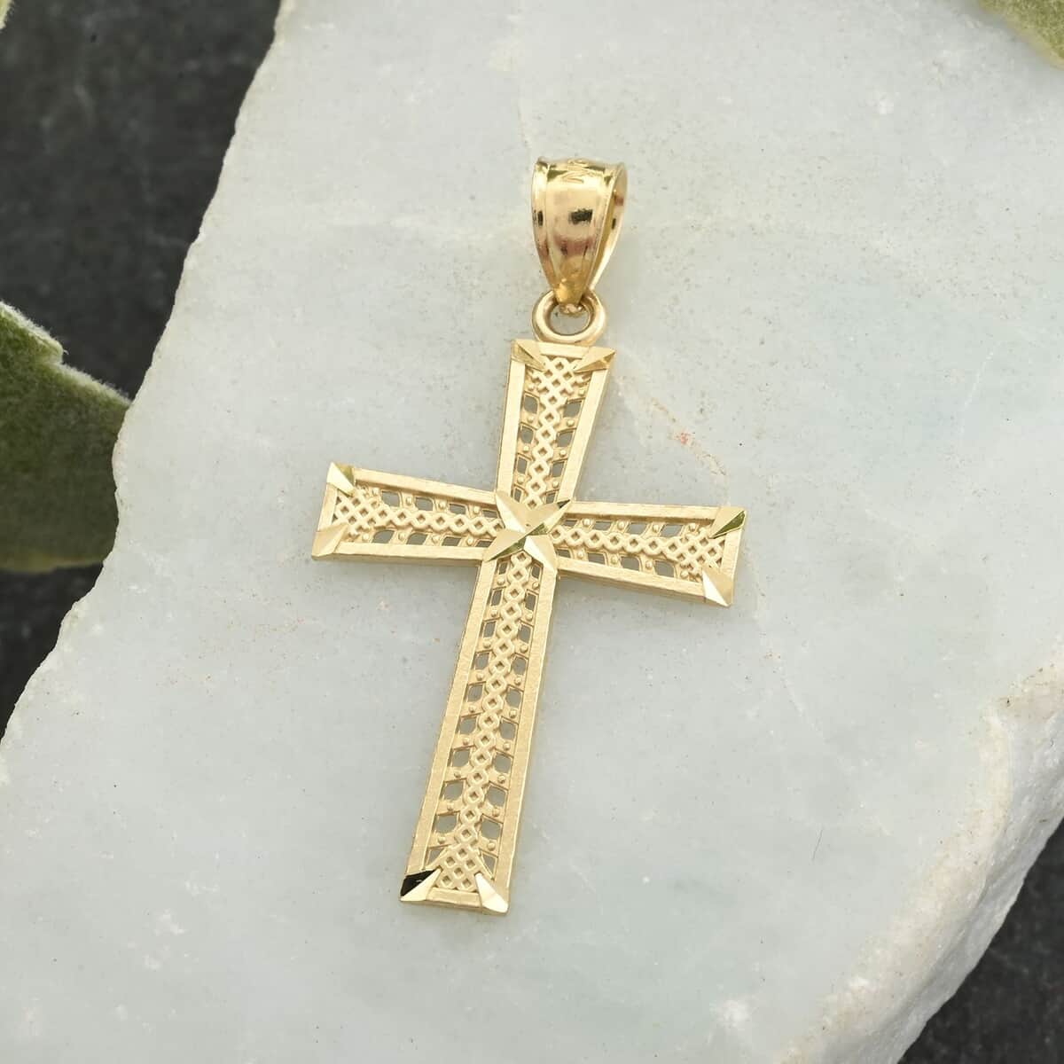 10K Yellow Gold Cross Pendant 1.4 Grams image number 1