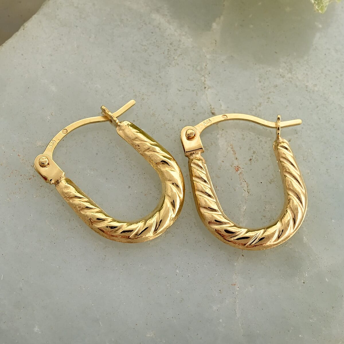 Hoop Earrings in 14K Yellow Gold image number 1