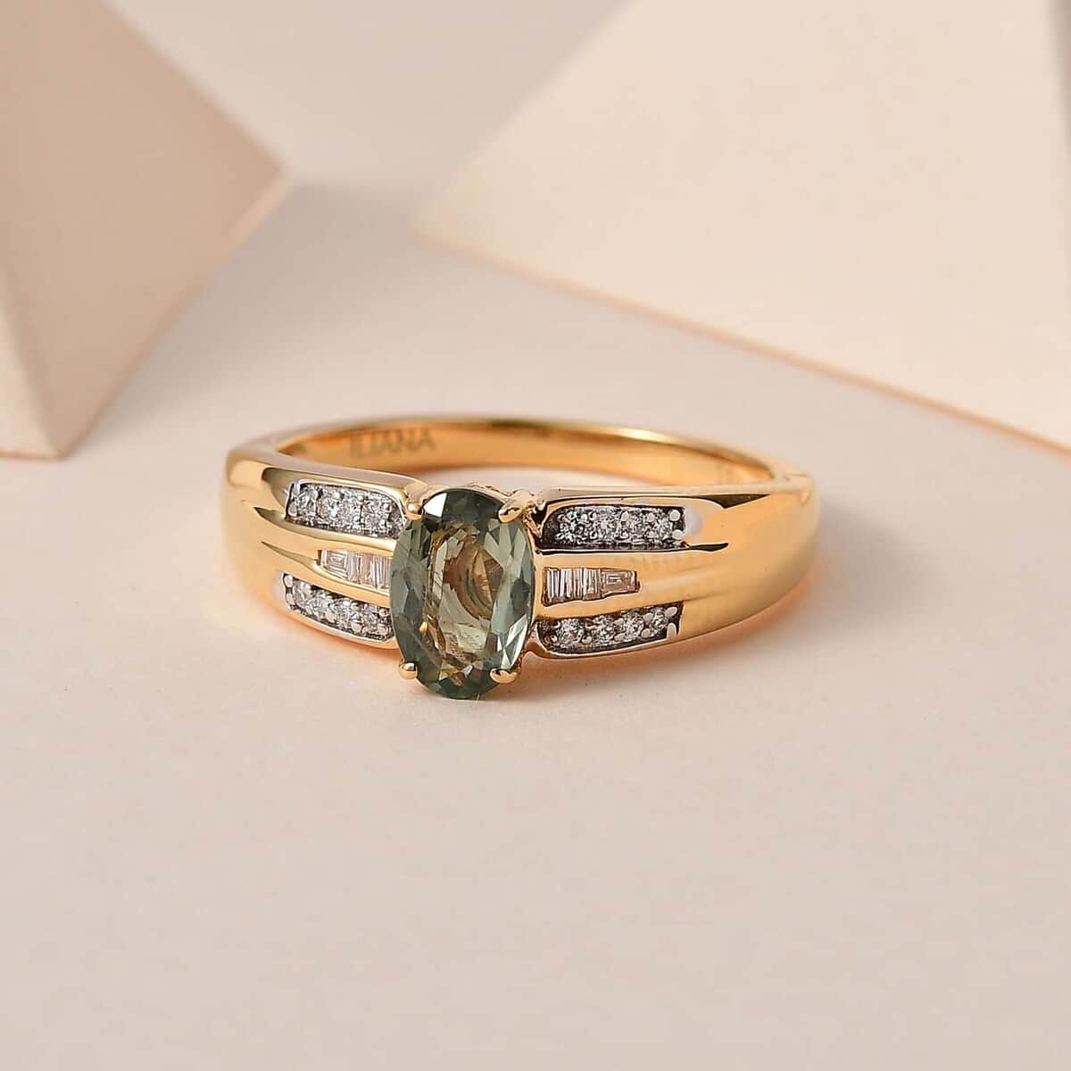 Iliana 18K Yellow Gold AAA Narsipatnam Alexandrite and G-H SI Diamond Ring (Size 7.0) 4.35 Grams 0.85 ctw image number 1