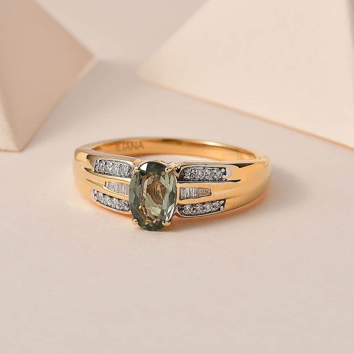 Iliana AAA Narsipatnam Alexandrite and G-H SI Diamond 0.85 ctw Ring in 18K Yellow Gold (Size 7.5) 4.35 Grams image number 1