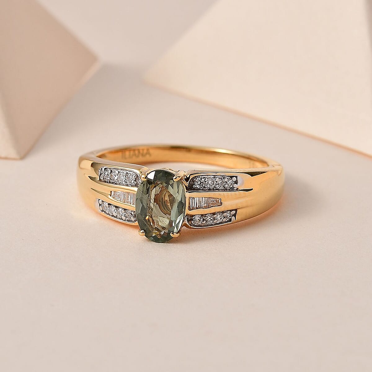 Iliana AAA Narsipatnam Alexandrite and G-H SI Diamond 0.85 ctw Ring in 18K Yellow Gold (Size 8.0) 4.35 Grams image number 1