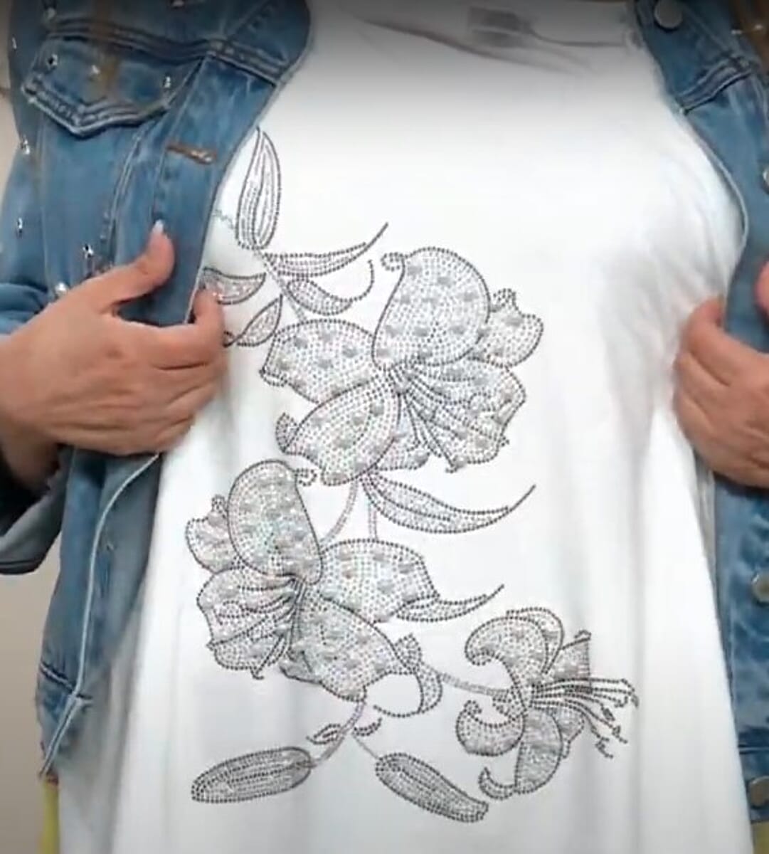 Tamsy White Floral Bat Wing Polyester Knit Sleeve Shirt - One Size Fits Up to XLarge image number 4