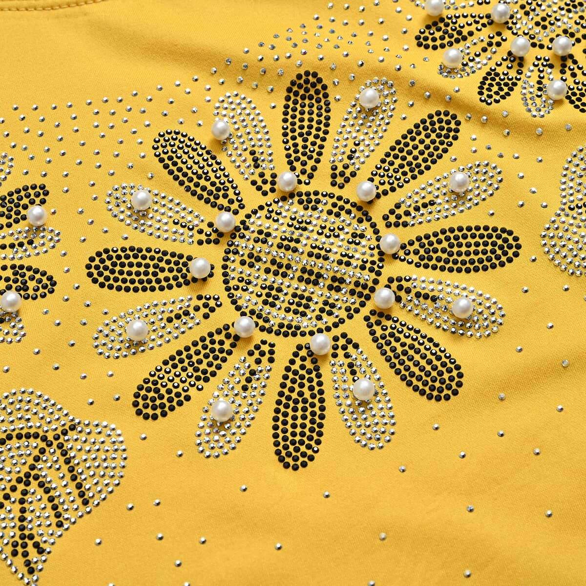 Yellow Daisy Crystal Bejeweled Bat Wing Short Sleeve Shirt - One Size Fits Most image number 2