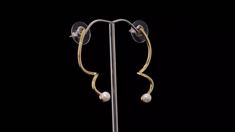 Freshwater Pearl Earrings in Vermeil Yellow Gold Over Sterling Silver