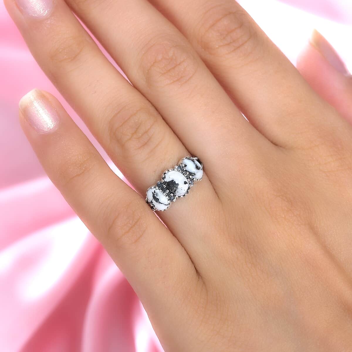 Artisan Crafted White Buffalo 3 Stone Ring in Sterling Silver (Size 10.0) 1.90 ctw image number 2