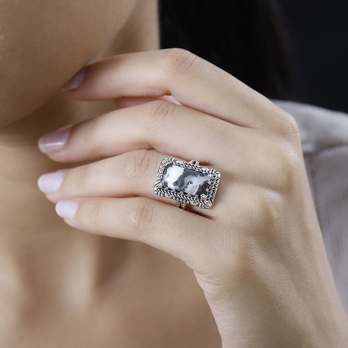 Artisan Crafted White Buffalo Solitaire Ring in Sterling Silver (Size 8.0) 7.00 ctw image number 2