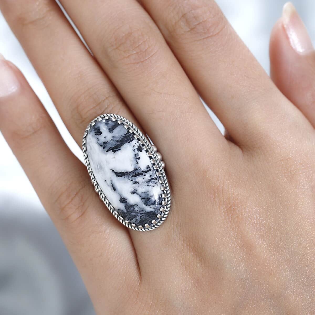 Artisan Crafted White Buffalo Solitaire Ring in Sterling Silver (Size 10.0) 25.25 ctw image number 2