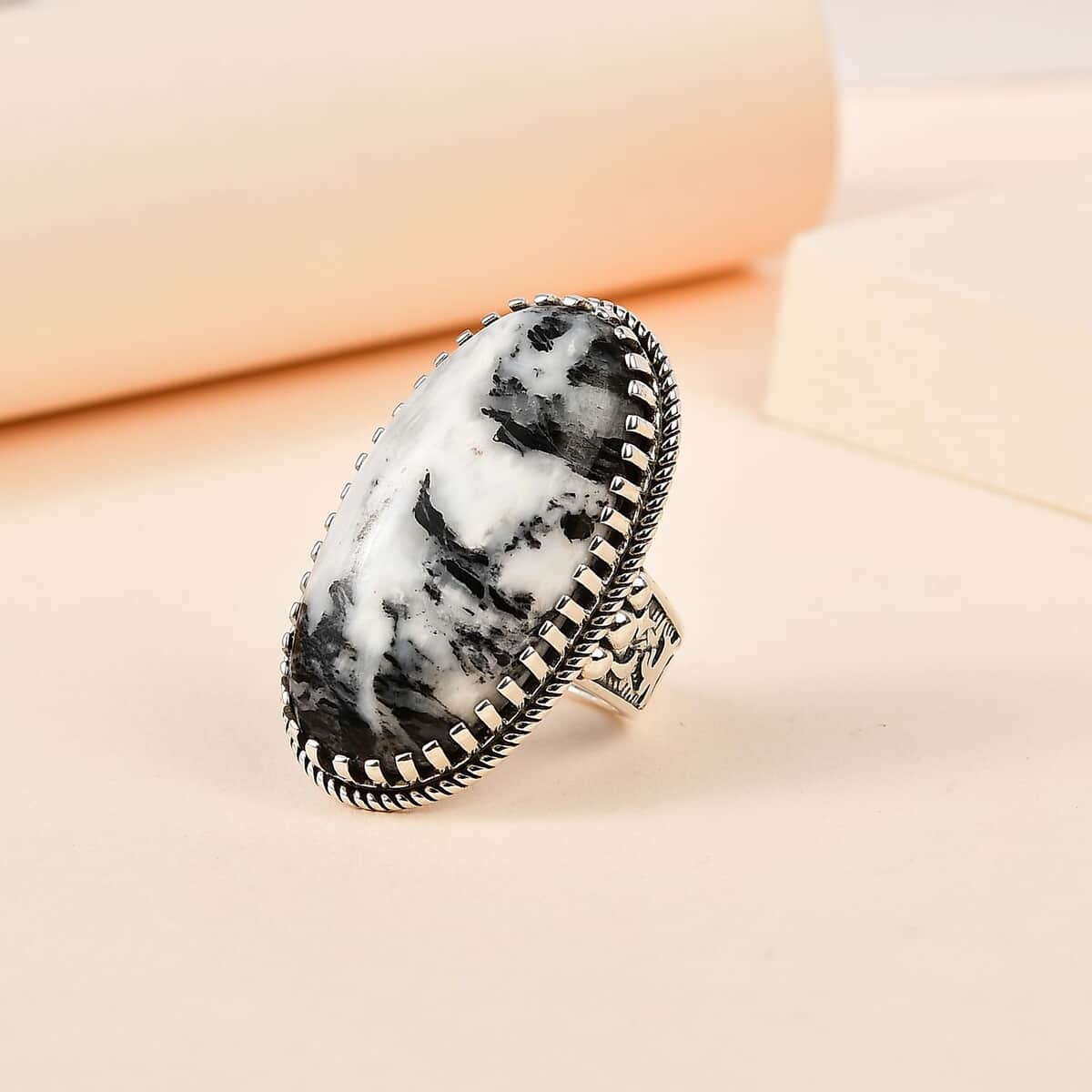 Artisan Crafted White Buffalo Solitaire Ring in Sterling Silver (Size 6.0) 25.25 ctw image number 1