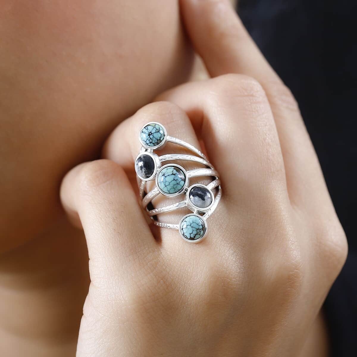 Artisan Crafted Blue Moon Turquoise and White Buffalo Ring in Sterling Silver (Size 10.0) 4.90 ctw image number 2