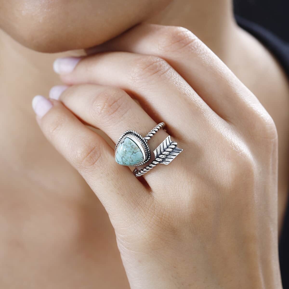 Artisan Crafted Blue Moon Turquoise Arrow Ring in Sterling Silver (Size 10.0) 3.30 ctw image number 2