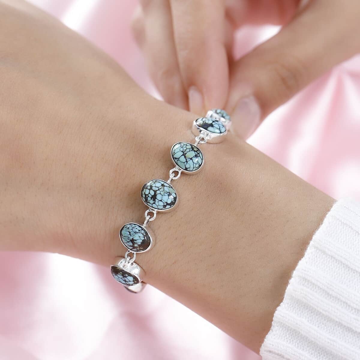 Artisan Crafted Blue Moon Turquoise Bracelet in Sterling Silver (6.50-8.0In) 10.65 ctw image number 2