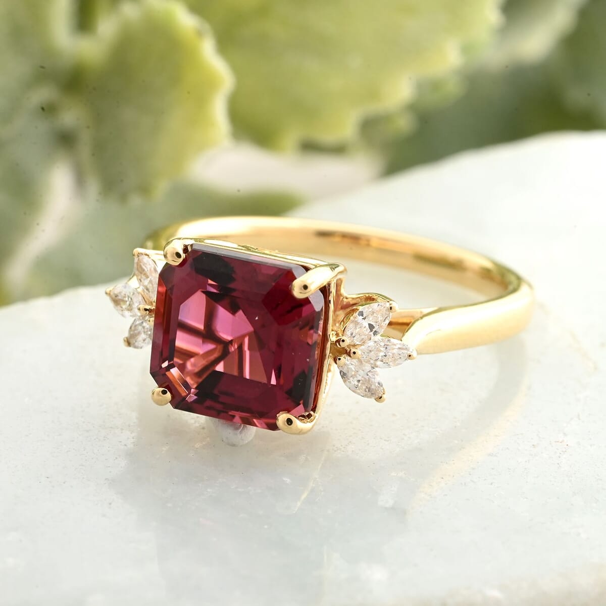 Certified & Appraised Iliana AAA Asscher Cut Ouro Fino Rubellite and G-H SI Diamond 2.90 ctw Ring in 18K Yellow Gold (Size 6.0) image number 1