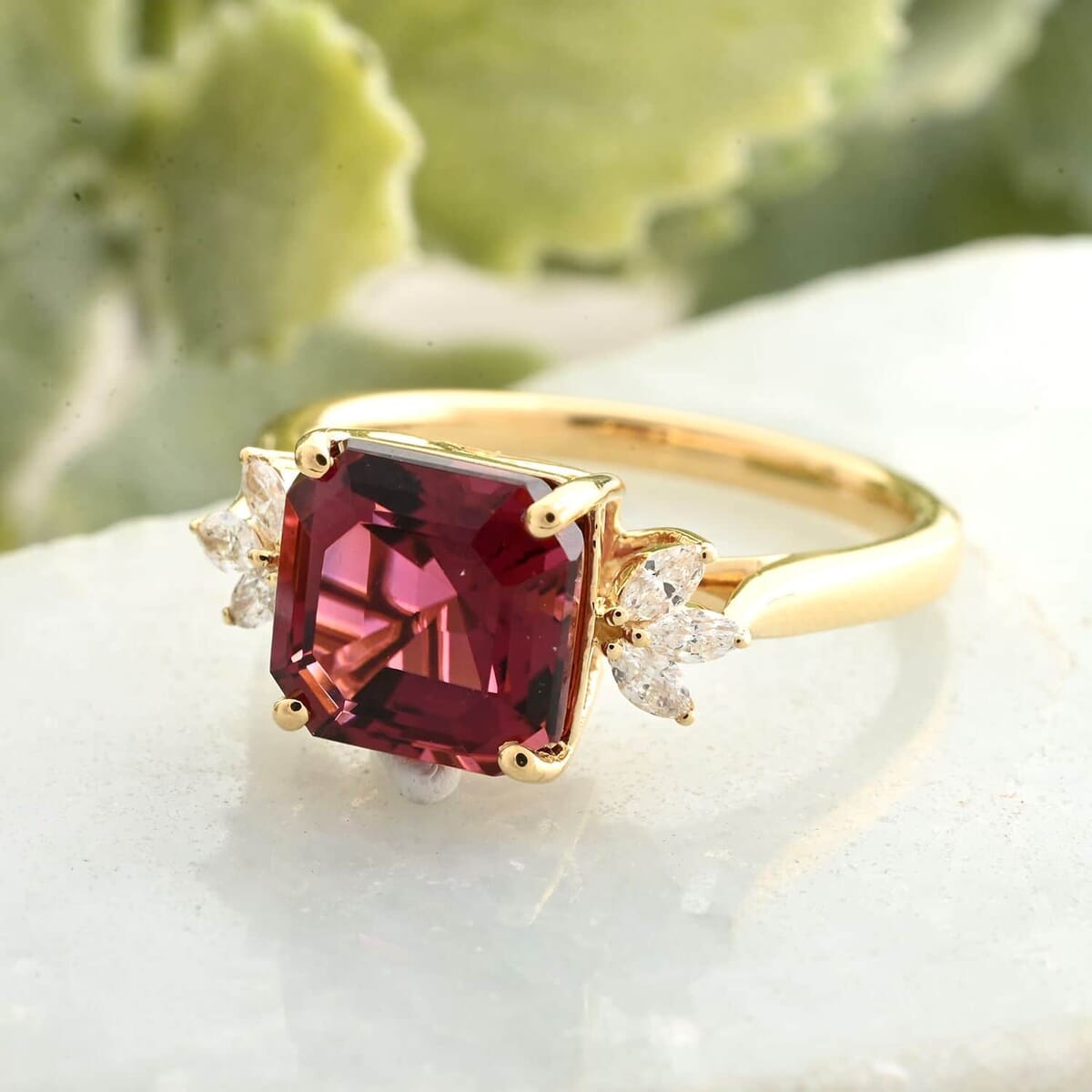 Certified & Appraised Iliana AAA Asscher Cut Ouro Fino Rubellite and G-H SI Diamond 2.90 ctw Ring in 18K Yellow Gold (Size 7.5) image number 1