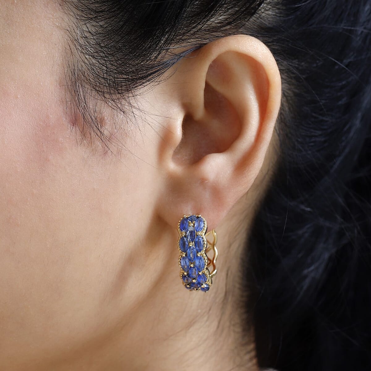 Kashmir Kyanite Hoop Earrings in Vermeil Yellow Gold Over Sterling Silver 6.60 ctw image number 2