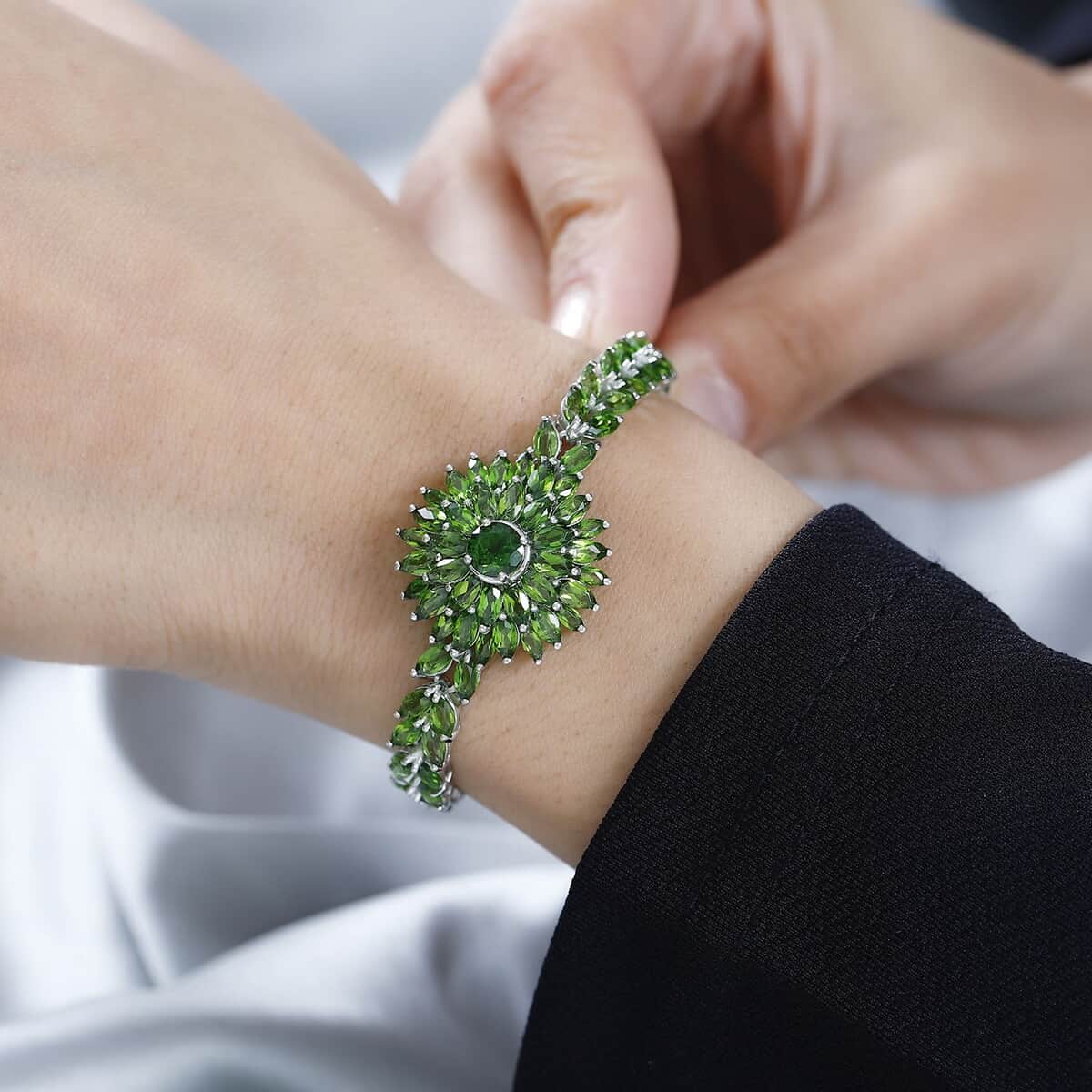 Chrome Diopside Floral Spray Bracelet in Platinum Over Sterling Silver (7.25 In) 19.15 ctw image number 2