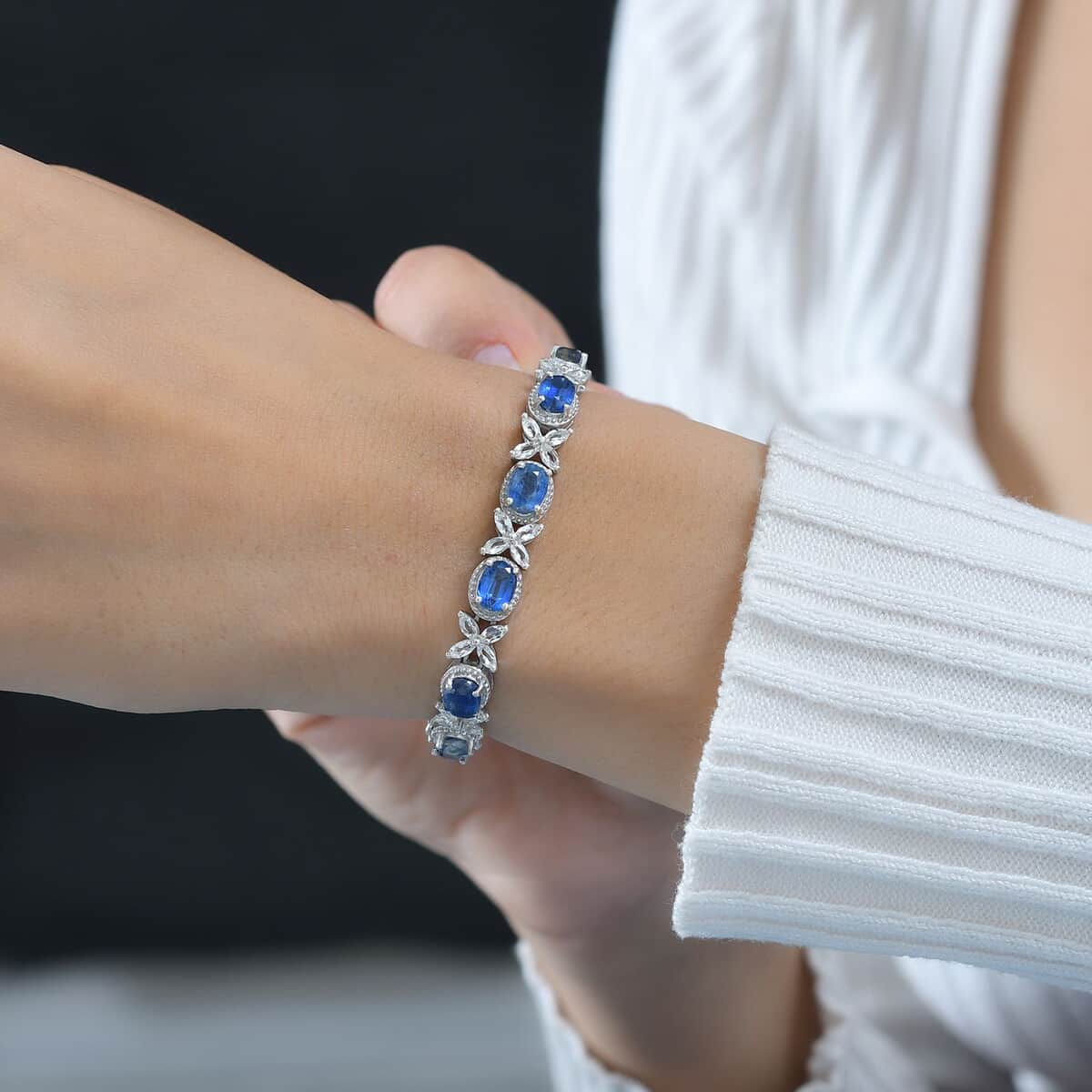 Kashmir Kyanite and White Topaz Bracelet in Platinum Over Sterling Silver (8.00 In) 20.90 ctw image number 2