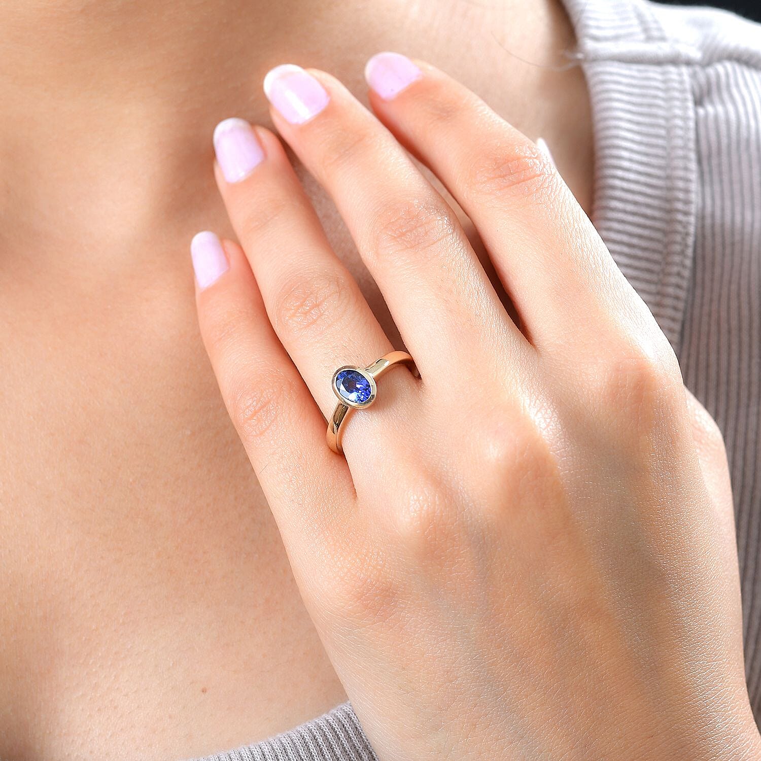 Premium Tanzanite 0.80 ctw Solitaire Ring in 9K Yellow Gold (Size 10.0)