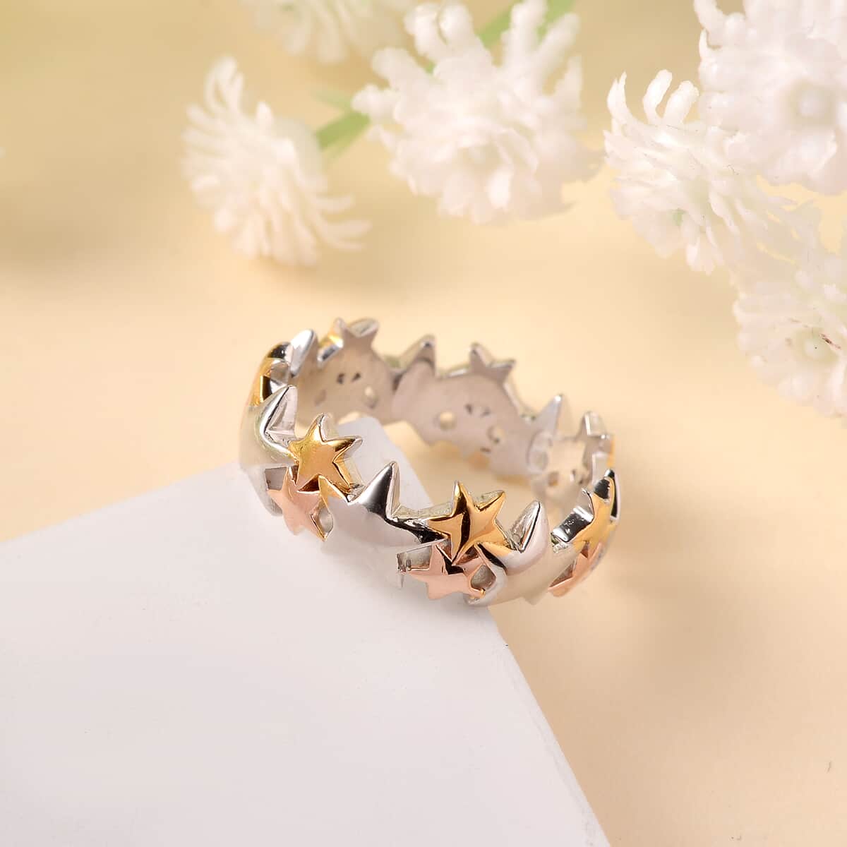 Vermeil Yellow, Rose Gold and Platinum Over Sterling Silver Stars Band Ring (Size 7.0) 4.20 Grams image number 1