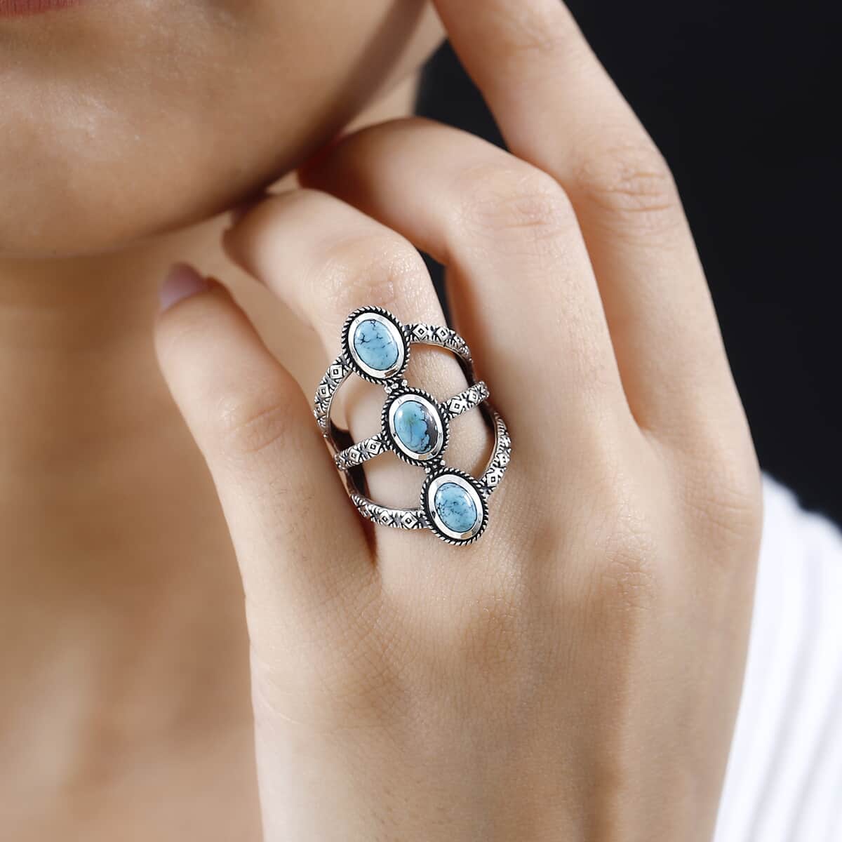 Artisan Crafted Blue Moon Turquoise 3 Stone Ring in Sterling Silver (Size 6.0) 2.15 ctw image number 2