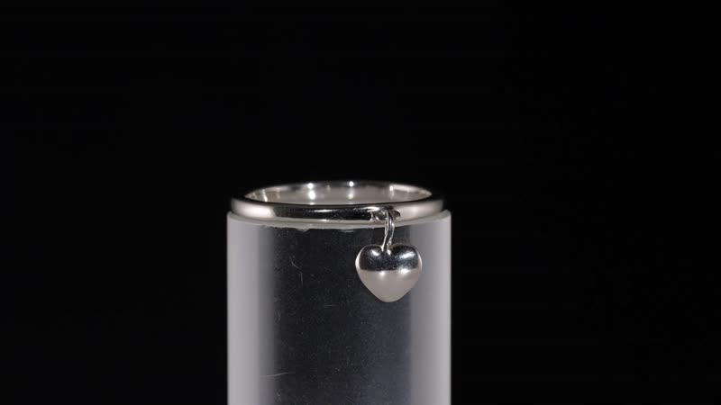 Platinum Over Sterling Silver Heart Charm Band Ring (Size 5.0) 1.70 Grams