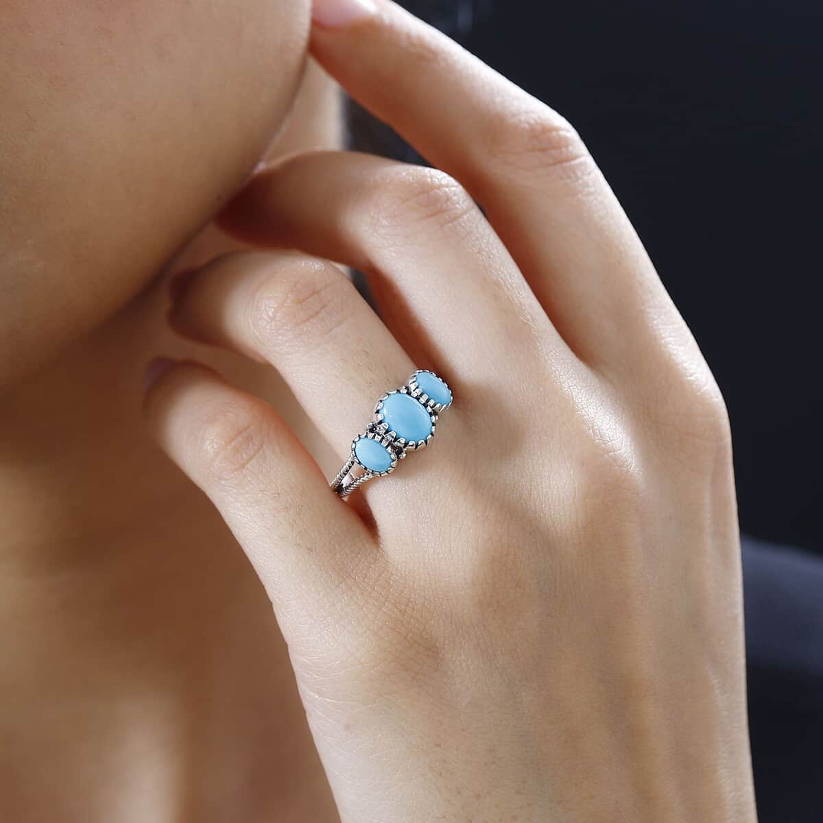 Artisan Crafted Premium Sleeping Beauty Turquoise 3 Stone Ring in Sterling Silver (Size 8.0) 2.00 ctw image number 2