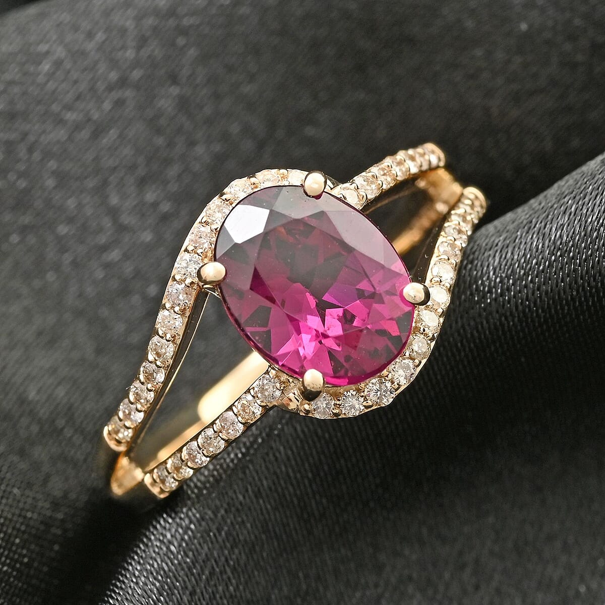Certified & Appraised Luxoro 10K Yellow Gold AAA Radiant Ember Garnet and I2 Diamond Ring (Size 8.0) 2.60 ctw image number 1