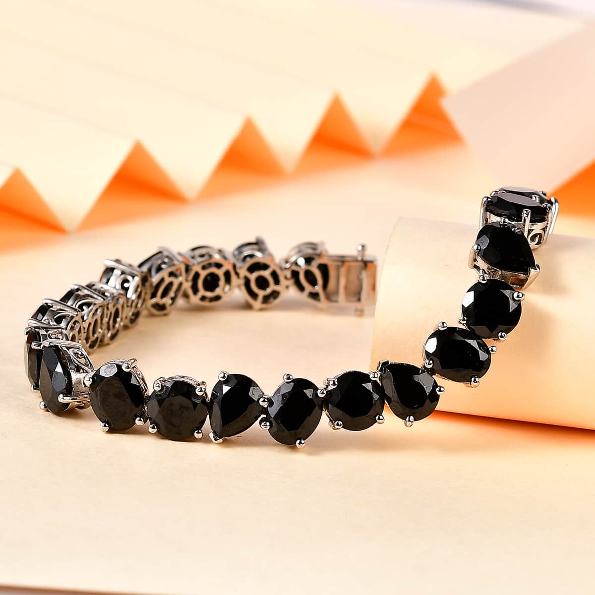 Karis Thai Black Spinel Bracelet in Platinum Bond (7.25 In) 53.00 ctw image number 1