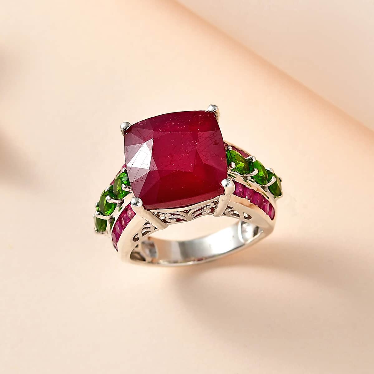 Niassa Ruby (FF) and Chrome Diopside Ring in Platinum Over Sterling Silver (Size 6.0) 16.25 ctw image number 1