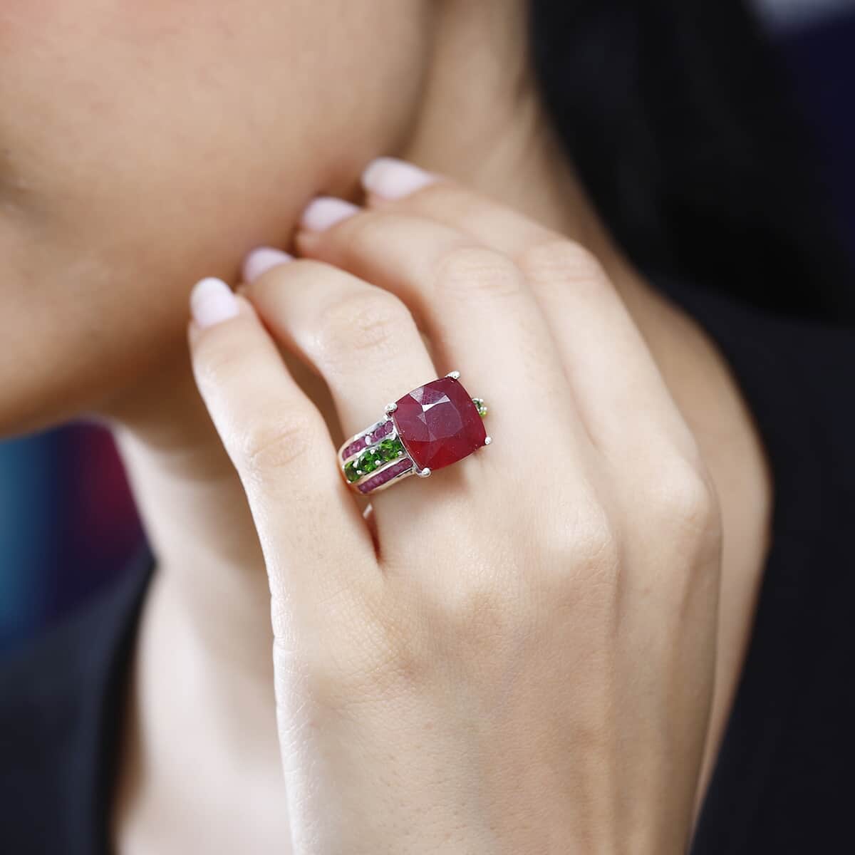 Niassa Ruby (FF) and Chrome Diopside Ring in Platinum Over Sterling Silver (Size 7.0) 16.25 ctw image number 2