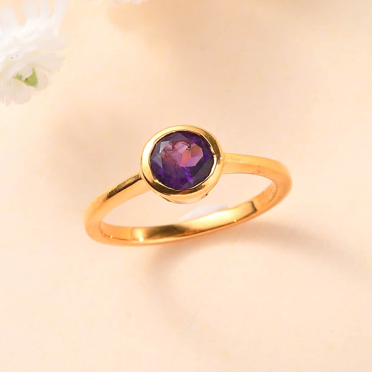 African Amethyst Solitaire Ring in Vermeil Yellow Gold Over Sterling Silver (Size 6.0) 0.75 ctw image number 1
