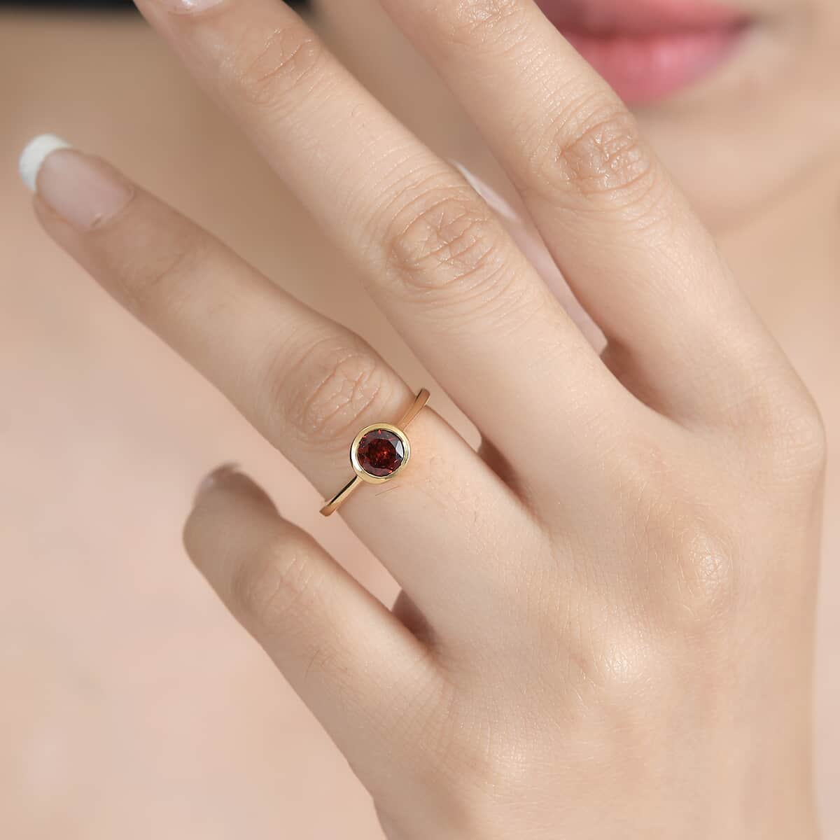 Mozambique Garnet Solitaire Ring in Vermeil Yellow Gold Over Sterling Silver (Size 9.0) 1.00 ctw image number 2