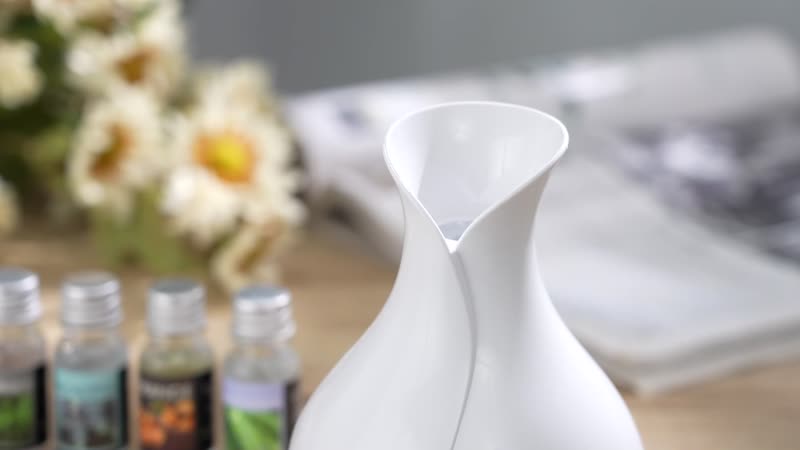 Portable Mini Air Humidifier with 5 Essential Oil and RGB Light (3.94"x3.94"x5.91") (Powered by USB Cable)