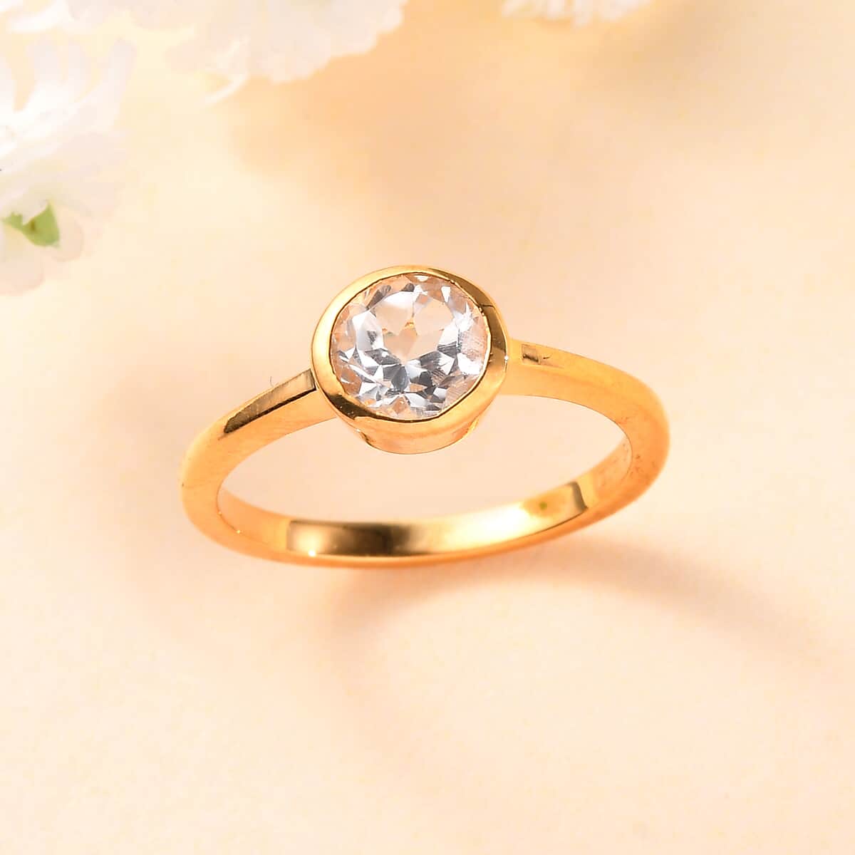 White Topaz Solitaire Ring in Vermeil Yellow Gold Over Sterling Silver (Size 9.0) 1.10 ctw image number 1