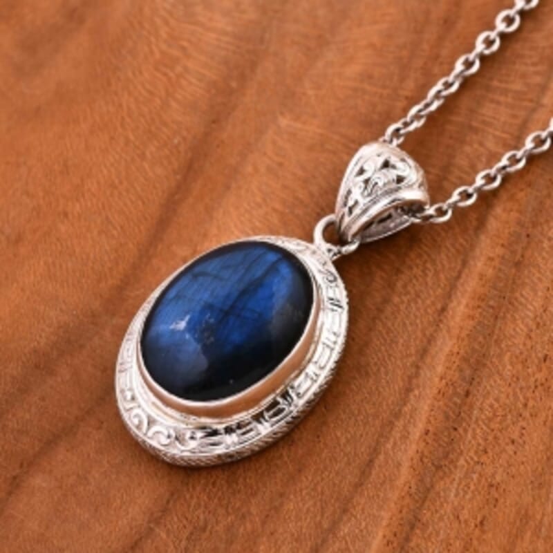 Labradorite 16.50 ctw Pendant in Sterling Silver