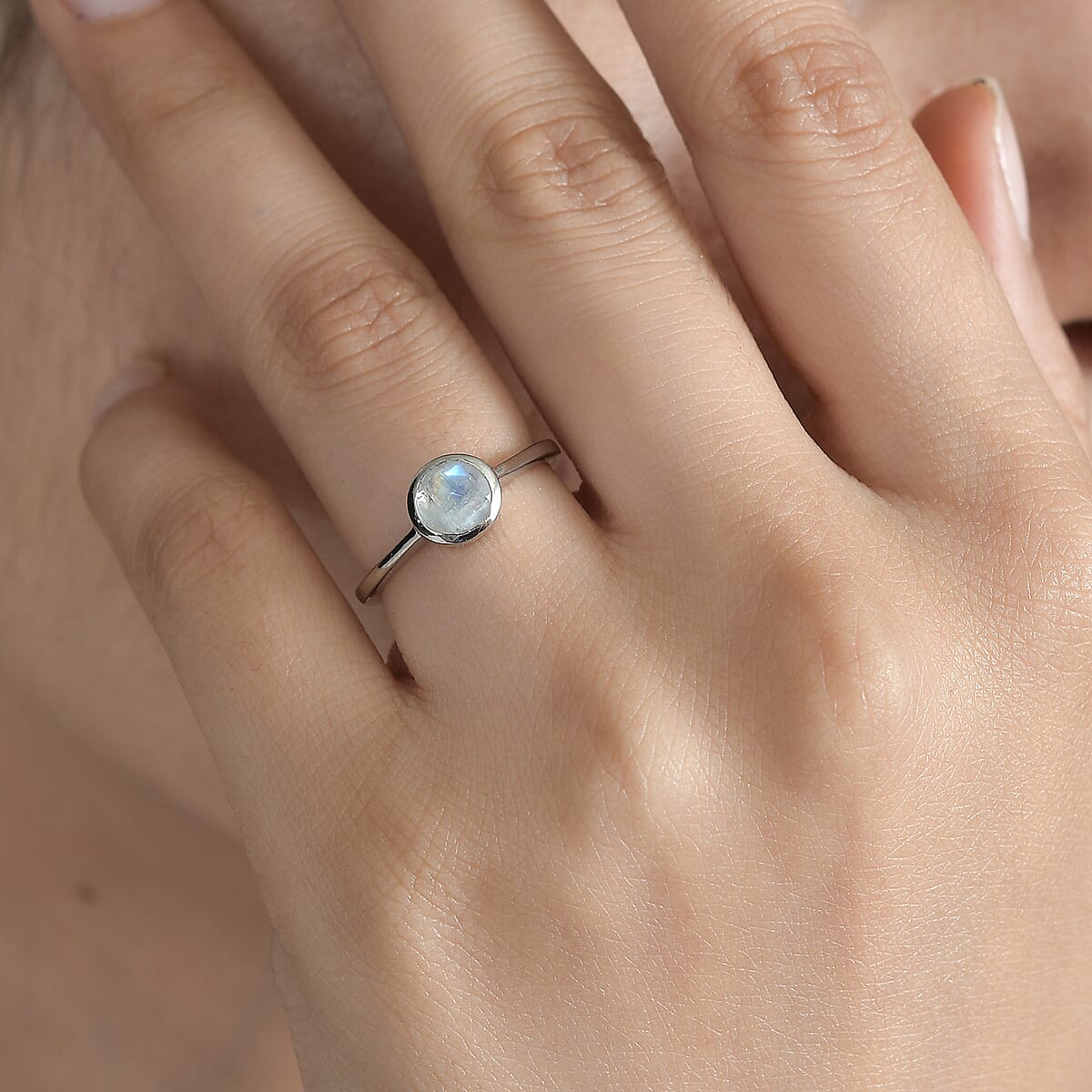 Rainbow Moonstone 0.85 ctw Ring in Platinum Over Sterling Silver (Size 8.0)  image number 3