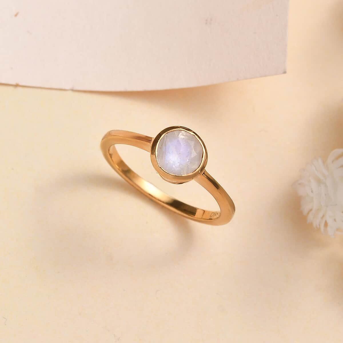 Rainbow Moonstone Solitaire Ring in Vermeil Yellow Gold Over Sterling Silver (Size 6.0) 0.85 ctw image number 1