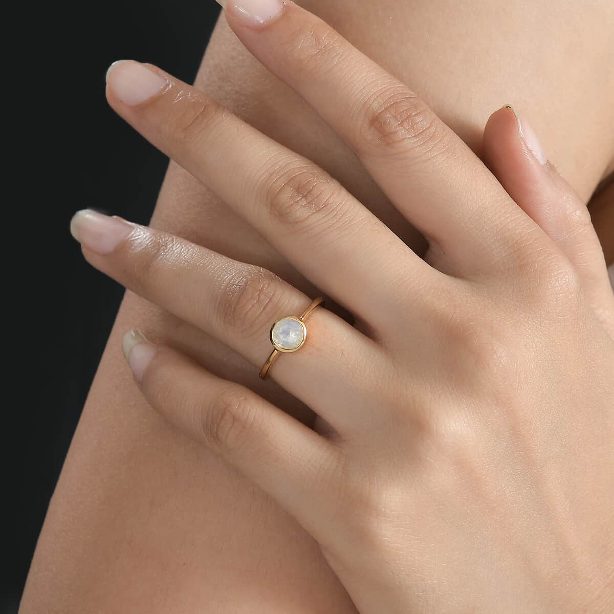 Rainbow Moonstone Solitaire Ring in Vermeil Yellow Gold Over Sterling Silver (Size 6.0) 0.85 ctw image number 2