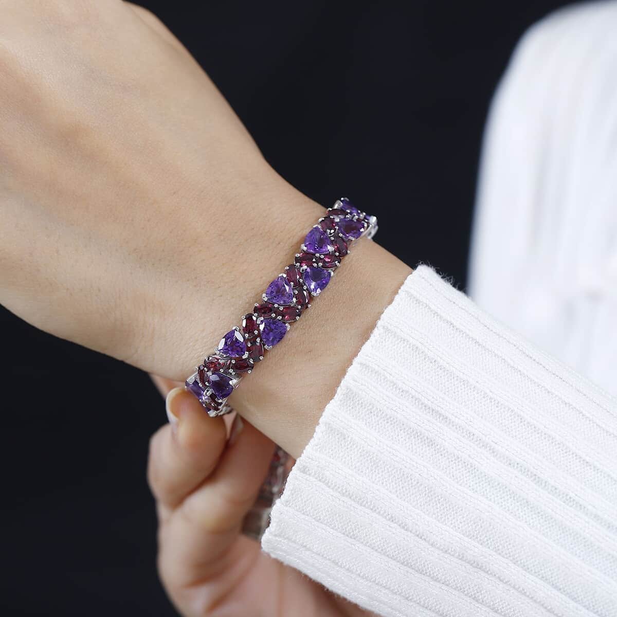 Premium Moroccan Amethyst and Orissa Rhodolite Garnet Bracelet in Platinum Over Sterling Silver (7.25 In) 31.70 ctw image number 2