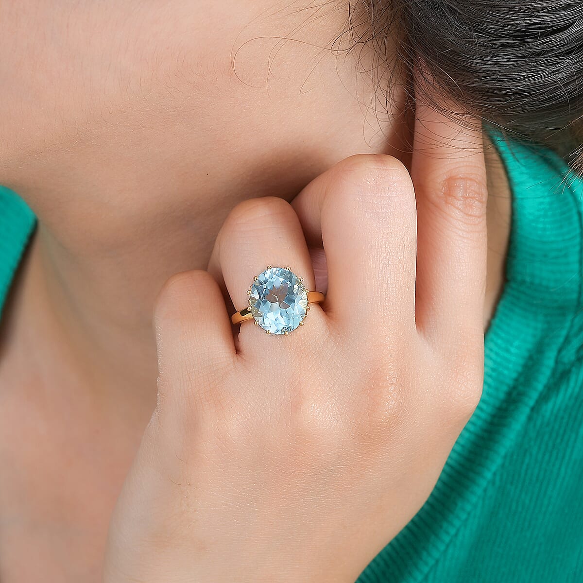 Sky Blue Topaz 9.25 ctw Solitaire Ring in Vermeil Yellow Gold Over Sterling Silver (Size 7.0) image number 2