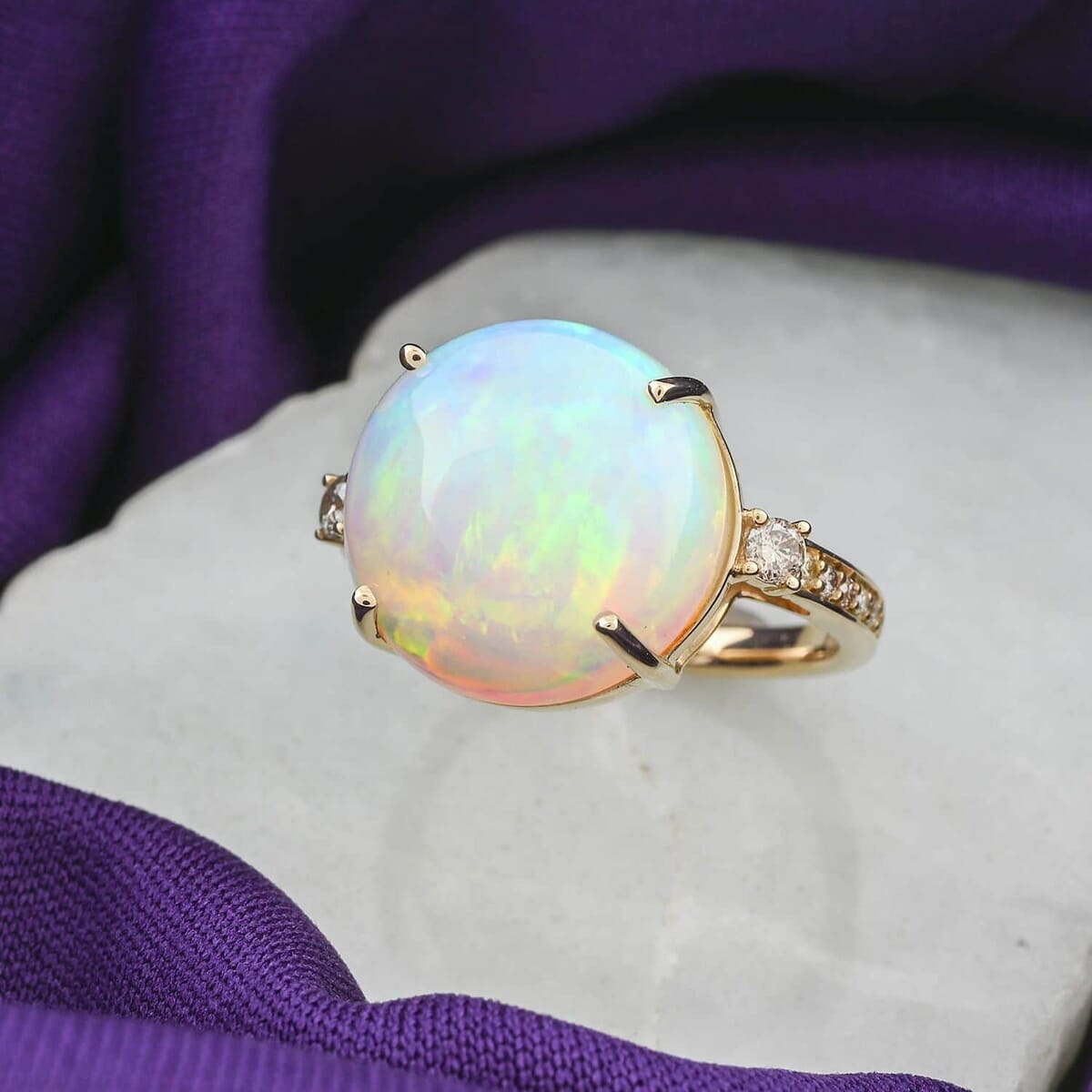 Certified & Appraised Luxoro AAA Ethiopian Welo Opal and G-H I2 Diamond 7.25 ctw Ring in 14K Yellow Gold (Size 6.5) image number 1