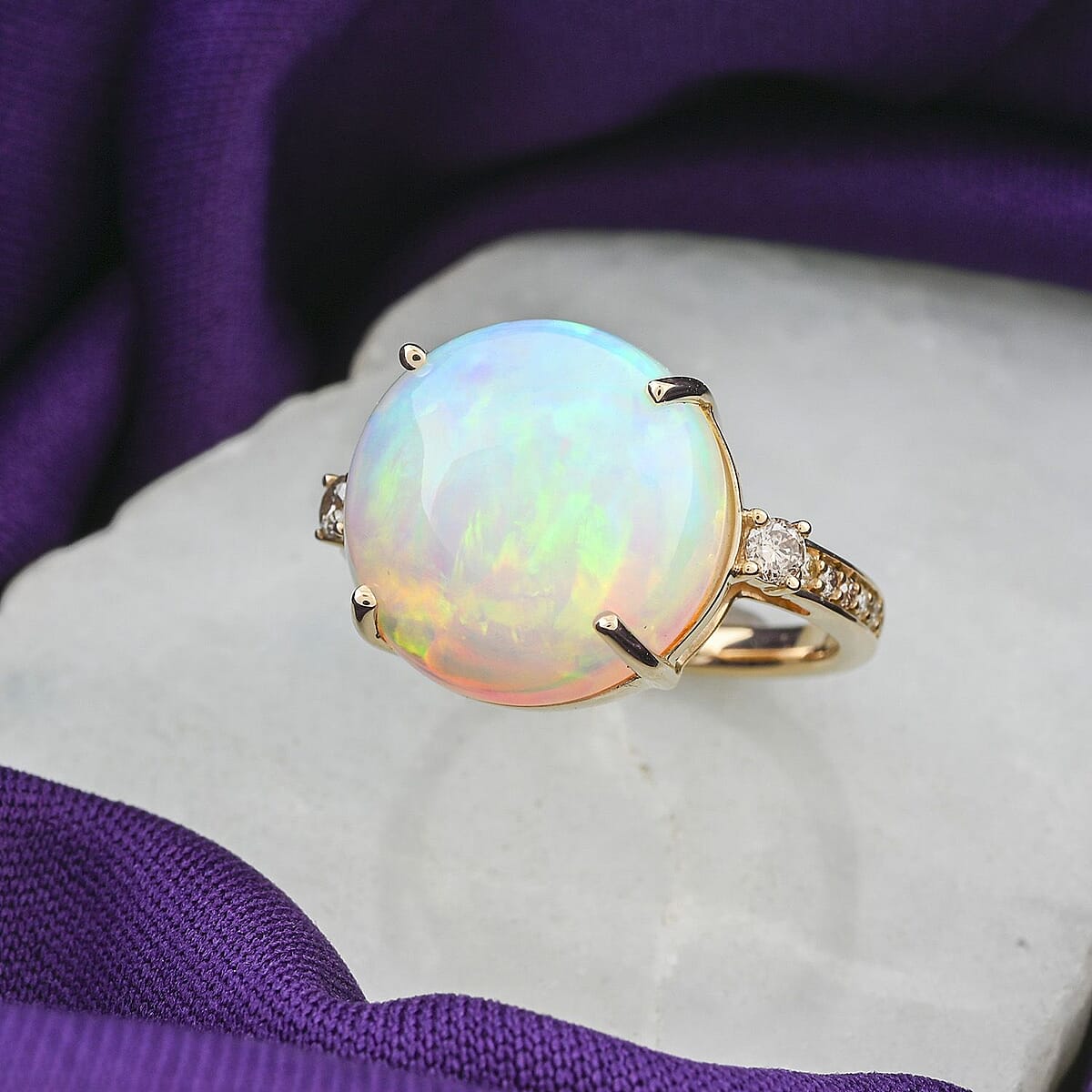 Certified & Appraised Luxoro AAA Ethiopian Welo Opal and G-H I2 Diamond 7.25 ctw Ring in 14K Yellow Gold (Size 8.0) image number 1