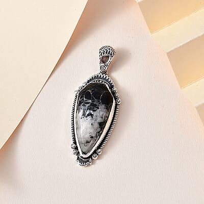 Artisan Crafted White Buffalo Pendant in Sterling Silver 16.00 ctw