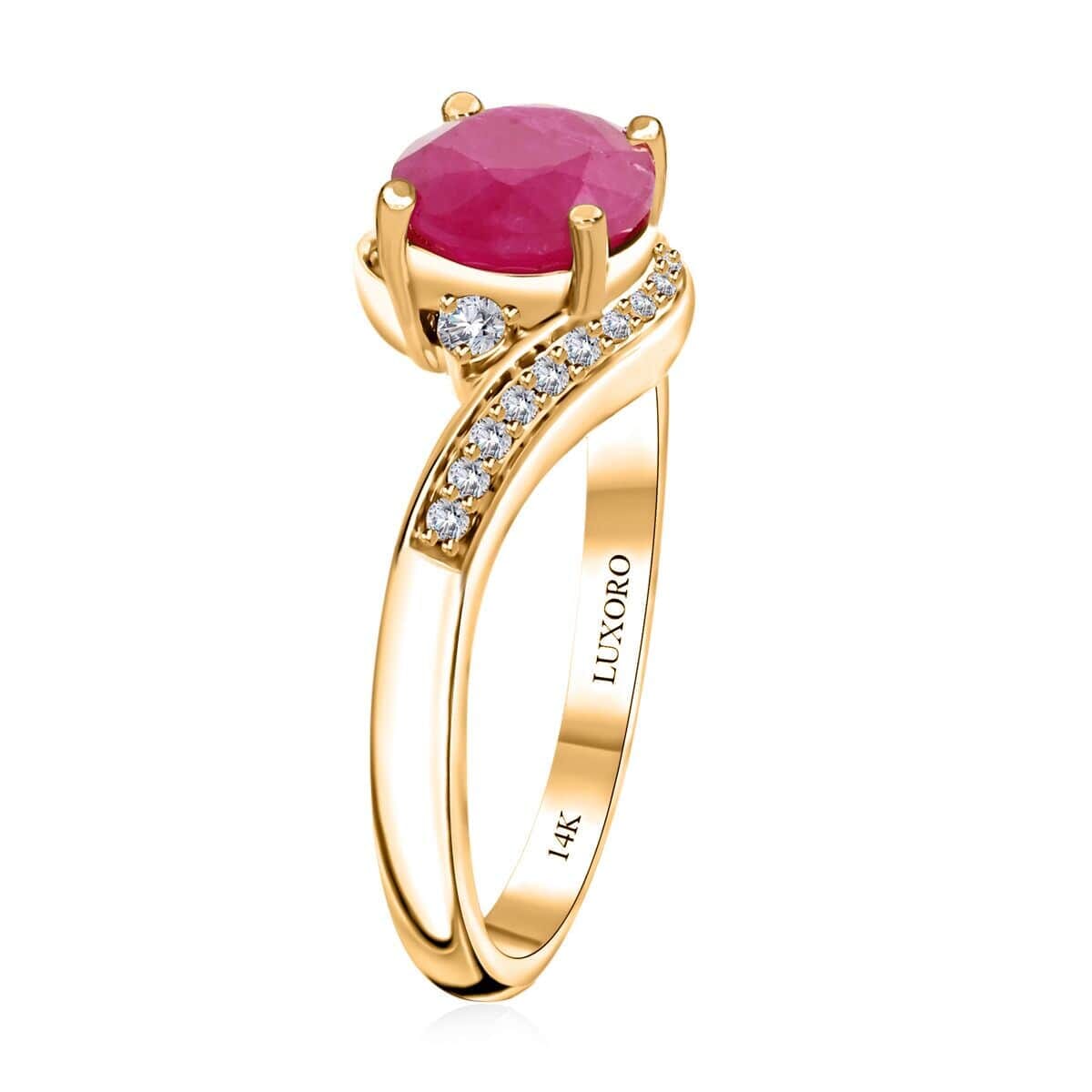 Certified & Appraised Luxoro 14K Yellow Gold AAA Mozambique Ruby, Diamond (I2) Ring (Size 6.5) 1.80 ctw image number 3