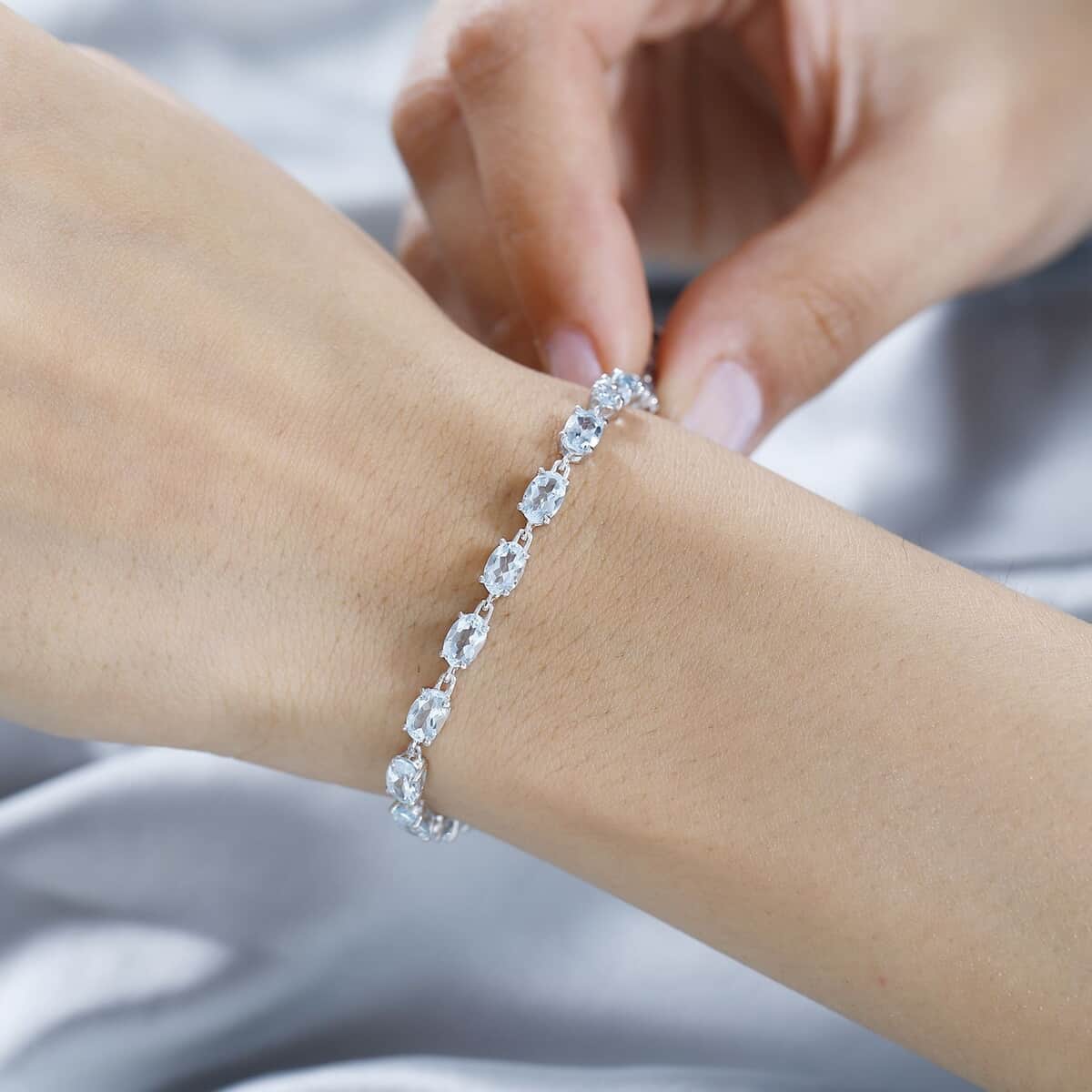 Blue Topaz Bracelet in Platinum Over Sterling Silver (8.00 In) 12.00 ctw image number 2