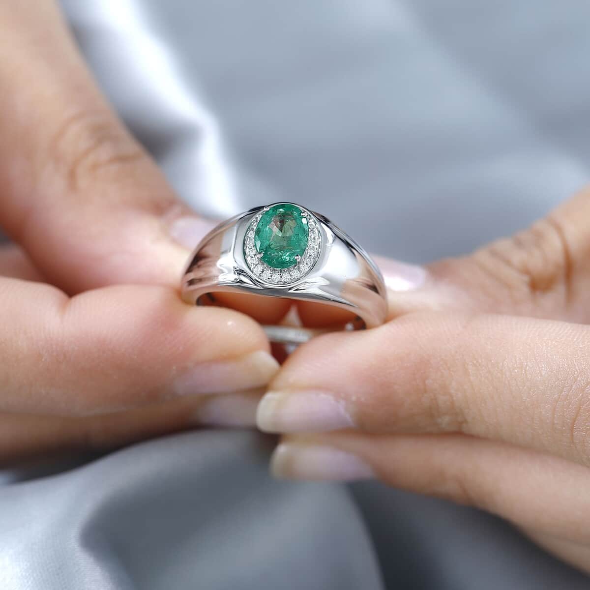 Rhapsody 950 Platinum AAAA Kagem Zambian Emerald and E-F VS Diamond Men's Ring (Size 10.0) 10.75 Grams 1.25 ctw image number 2