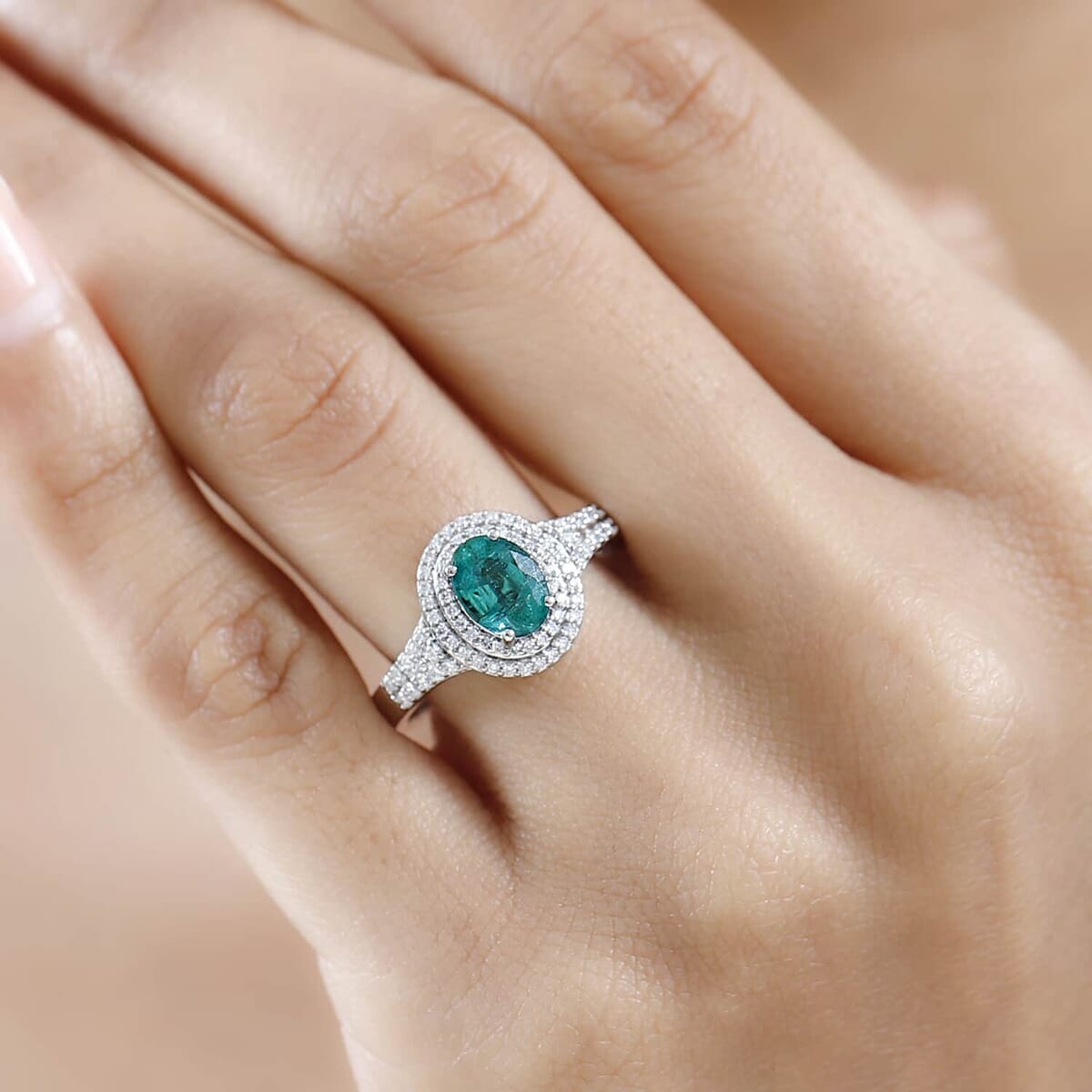 Rhapsody 950 Platinum AAAA Emerald, Diamond (E-F, VS2) Ring (Size 8.5) 1.60 ctw image number 2