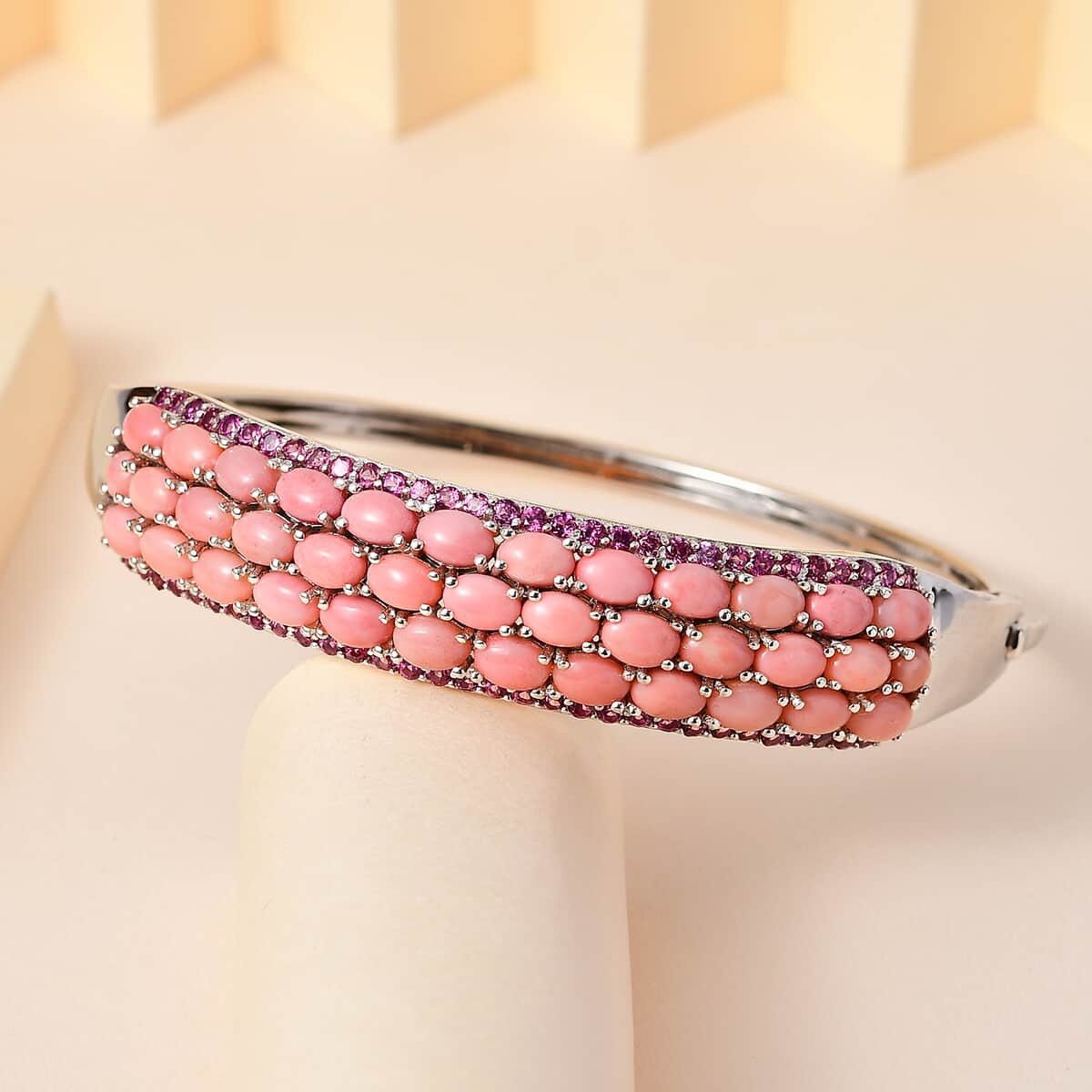 Premium Oregon Peach Opal and Orissa Rhodolite Garnet Bangle Bracelet in Platinum Over Sterling Silver (8.00 In) 16.90 ctw image number 1